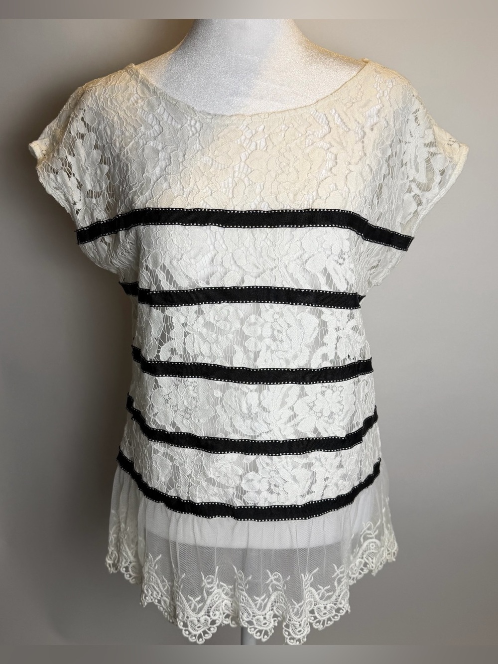 Alberto Makali White Lace Cap-Sleeve Top with Black Stripes